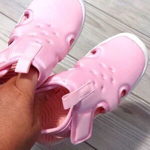 (72-3205) Cat & Jack  True Shoes Size 10